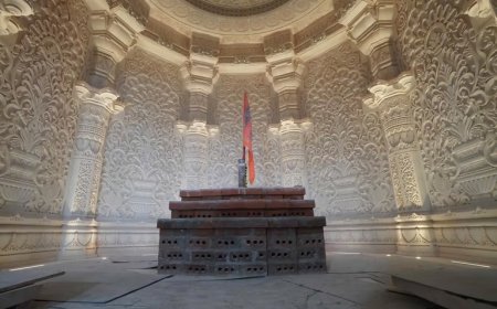 अयोध्या:राम मंदिर के भव्य गर्भगृह  का नया फोटो  जारी किया गया