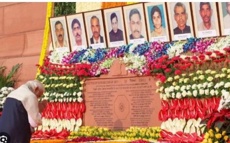 22 Years of Parliament Attack:संसद हमले की 22वीं बरसी,पीएम मोदी ने वीर सैनिकों के बलिदान को याद कर अर्पित की श्रद्धांजलि