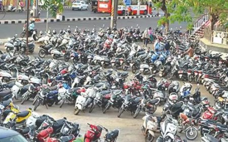 Bhopal News: वाहन चालकों को जेब करनी पड़ेगी खाली, पार्किंग पर डेढ़ वर्ष बाद फिर निगम वसूलेगा शुल्क