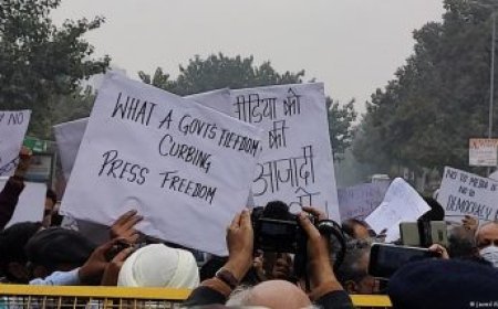 भारत में माक्रों के आने से पहले  फ्रांसीसी पत्रकार को दिया देश से निकालने का नोटिस