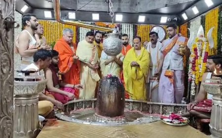  बाबा महाकाल की भक्ति में लीन नजर आए जेपी नड्डा, गर्भगृह से की पूजा अर्चना