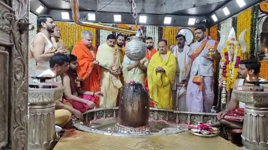  बाबा महाकाल की भक्ति में लीन नजर आए जेपी नड्डा, गर्भगृह से की पूजा अर्चना