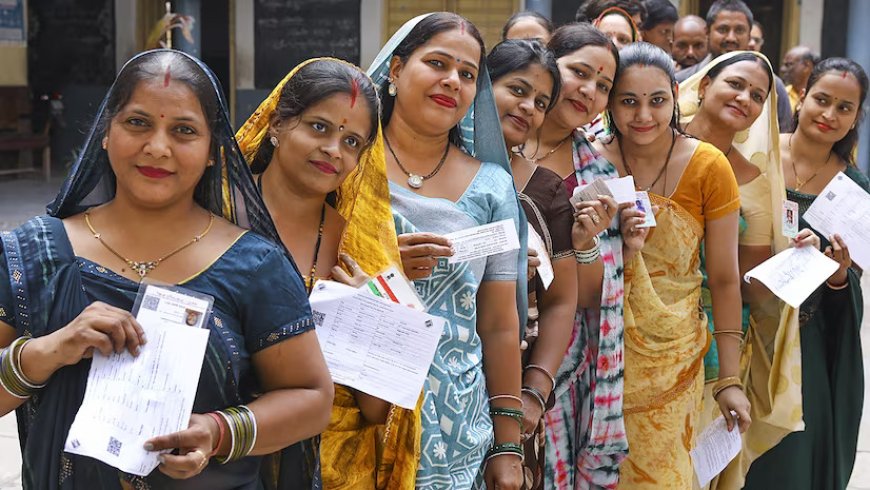 टीकमगढ़ में एक माह के बच्चे को लेकर महिला पहुंची मतदान करने