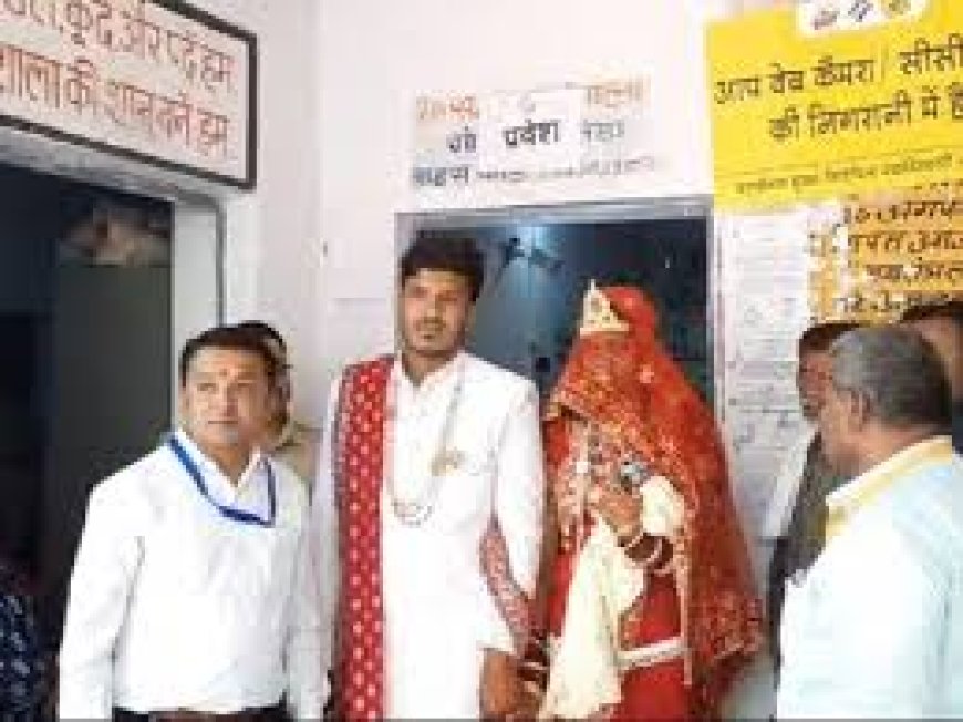 मध्यप्रदेश में शादी के जोड़े में वोट डालने पहुंचे दूल्हा-दुल्हन