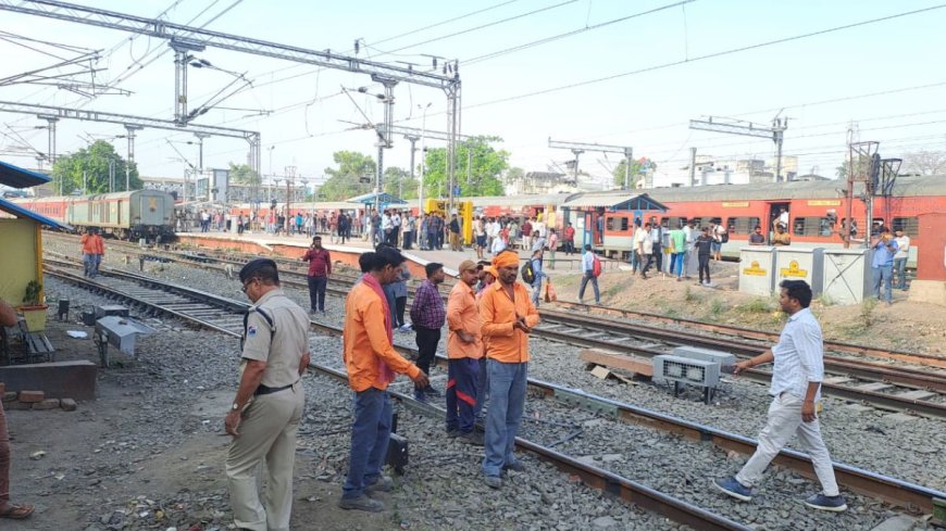 खंडवा में बगैर इंजन 250 मीटर दौड़ी मालगाड़ी,पांच डिब्बे पटरी से उतरे