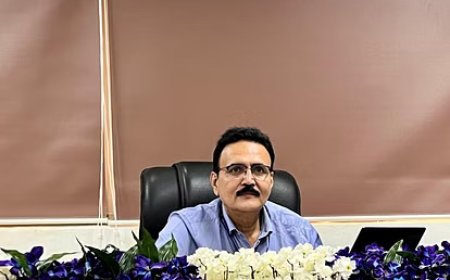 मुंबई होर्डिंग हादसे में इंदौर एयरपोर्ट के पूर्व डायरेक्टर की मौत