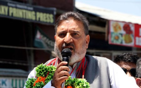 रायपुर में पूर्व जाॅइंट कलेक्टर ओमप्रकाश वर्मा की सड़क दुर्घटना में मौत