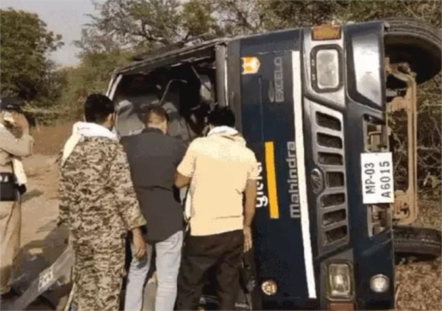 दतिया में BSF जवानों से भरी बस पलटी