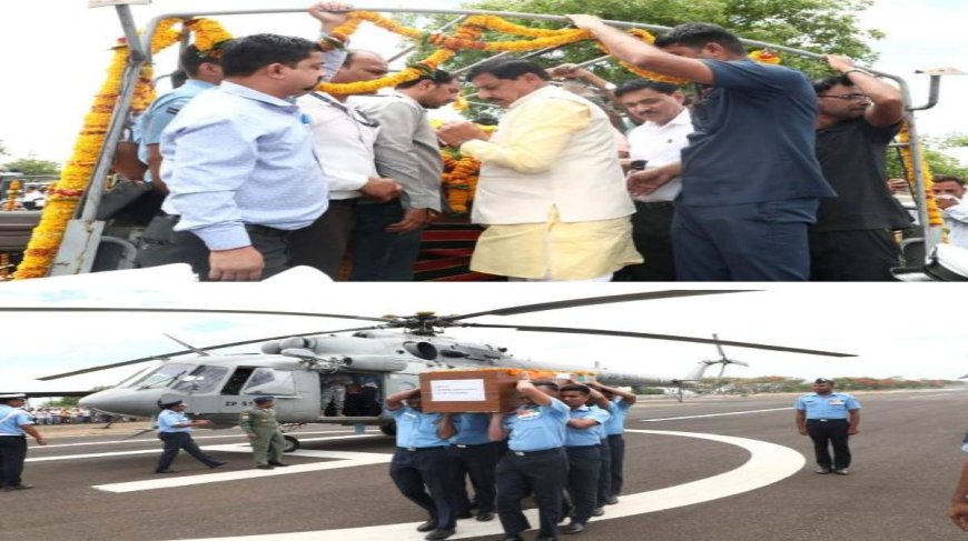 मुख्यमंत्री मोहन यादव ने शहीद जवान के पार्थिवशरीर पर पुष्पचक्र किया अर्पित।
