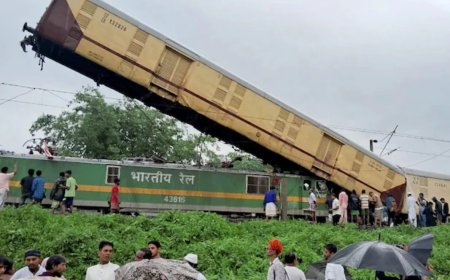 पश्चिम बंगाल में बड़ा ट्रेन हादसा ,ट्रैन को पीछे से मालगाड़ी ने मरी टक्कर