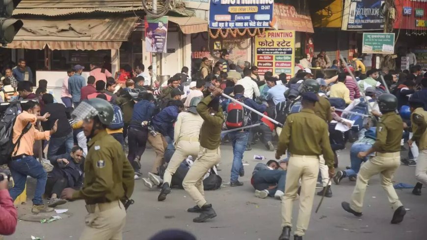 Patna : कांग्रेस के युवा नेताओं पर पुलिस का लाठीचार्ज, विधानसभा को घेरने की थी तैयारी