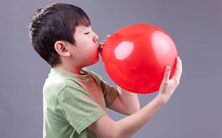 गुब्बारे से खेल रहा था बच्चा, कुछ ही मिनटों में हो गई मौत