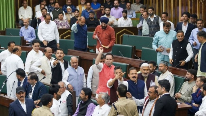 जम्मू-कश्मीर: विधानसभा के बाहर विधायकों में टकराव, हाथापाई; वक्फ कानून को लेकर सदन में जोरदार हंगामा