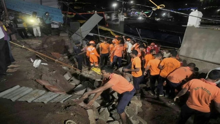 Visakhapatnam: श्री वराह लक्ष्मी नरसिंह स्वामी मंदिर में चंदनोत्सव के दौरान दीवार ढहने से 8 की मौत, 4 घायल