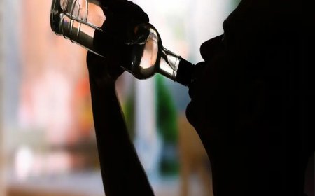 बिना पानी मिलाए 5 बोतल शराब पीने से युवक की हुई मौत,10 हजार रुपये की शर्त के लिए गई जान