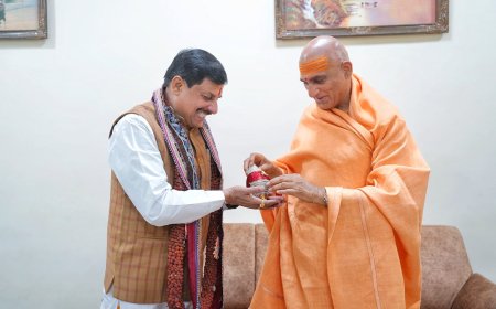 मुख्यमंत्री डॉ. मोहन यादव ने ओंकारेश्वर में पूज्य स्वामी अवधेशानंद जी का किया भव्य स्वागत