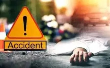 Bijnor: कार-बाइक भिड़ंत में दो युवकों की मौत, पांच घायल, खून से सनी सड़क ने बढ़ाई दहशत