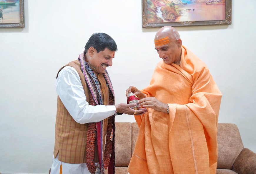 मुख्यमंत्री डॉ. मोहन यादव ने ओंकारेश्वर में पूज्य स्वामी अवधेशानंद जी का किया भव्य स्वागत