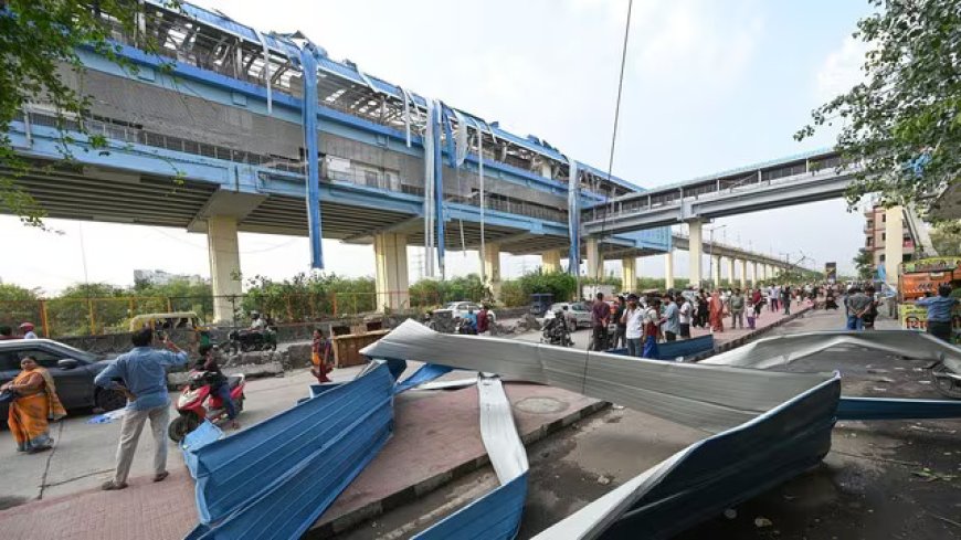 दिल्ली में आंधी-बारिश का कहर, मेट्रो स्टेशन की छत टूटी