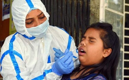 भारत में फिर तेजी से पैर पसार रहा कोरोना, एक्टिव केसों की संख्या 7000 के पास, अब तक 74 की मौत