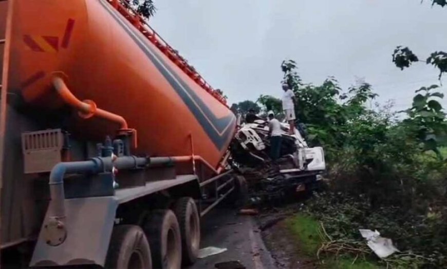 भीषण सड़क हादसा : कंटेनर और ट्रक की टक्कर, डेढ घंटे की मशक्कत के बाद निकला ड्राइवर का शव