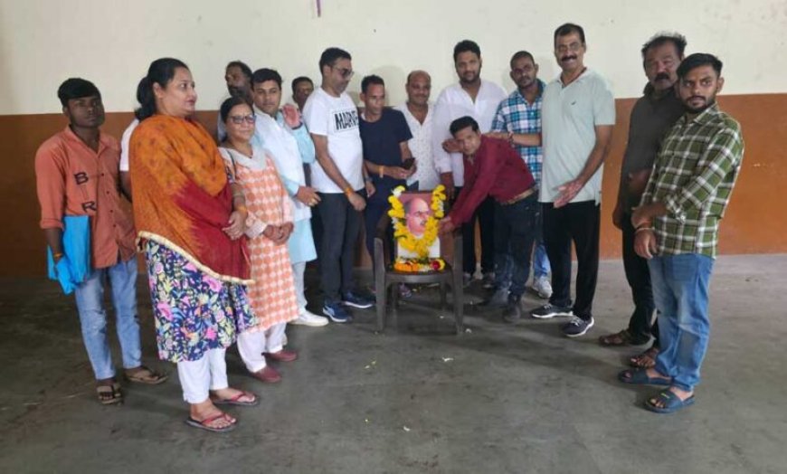 डॉ. श्यामा प्रसाद मुखर्जी जी की जयंती पर वार्ड 47, 42 और 43 के बूथ पर श्रद्धांजलि अर्पित की गई, दिए गए बलिदान को याद किया गया