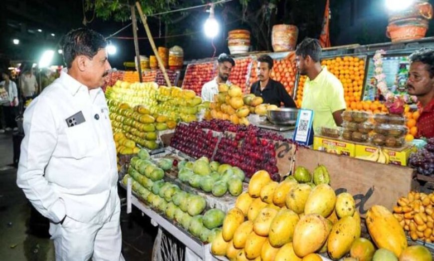 बिना काफिले के अचानक न्यू मार्केट पहुंचे सीएम, खुद खरीदे फल, सिग्नल पर रेड लाइट देखकर रोकी गाड़ी
