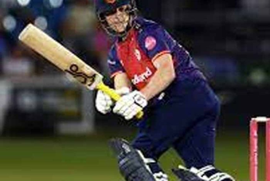 T20 ब्लास्ट में जॉर्डन कॉक्स का धमाका: 22 बाउंड्री से रचा तूफानी शतक