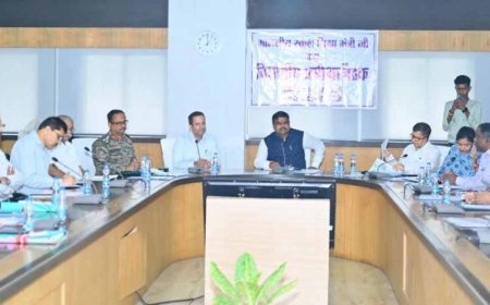 कार्यभार संभालते ही सक्रिय हुए शिक्षा मंत्री गजेन्द्र यादव, अधिकारियों संग की समीक्षा बैठक