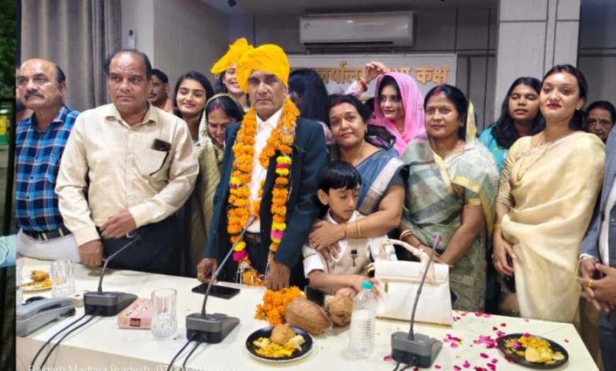 सेवानिवृत्त हुए प्रकाश सिंह, कलेक्ट्रेट सभागार में हुआ भावभीना विदाई समारोह