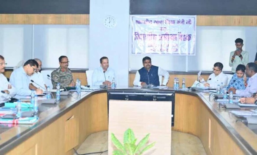 कार्यभार संभालते ही सक्रिय हुए शिक्षा मंत्री गजेन्द्र यादव, अधिकारियों संग की समीक्षा बैठक