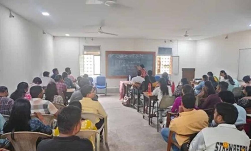 आकाशवाणी उज्जैन के सभी कार्यक्रम अब एफ.एम. 102.5 मेगाहर्ट्ज पर सुनें