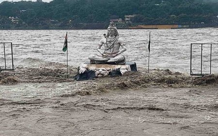 देहरादून में तबाही: सहस्त्रधारा से फन वैली तक बारिश और बादल फटने का कहर, PM मोदी-शाह ने ली अपडेट