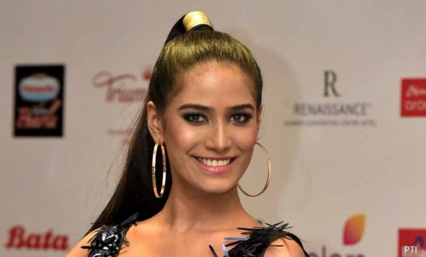 रामलीला विवाद: पूनम पांडे नहीं निभाएँगी मंदोदरी, कमेटी ने मांगी माफी