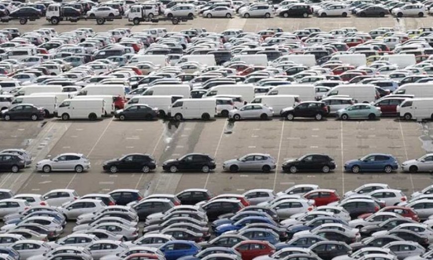 टैक्स कट के बावजूद मारुति से टोयोटा तक की बिक्री गिरी, एक कंपनी ने दिखाया दम