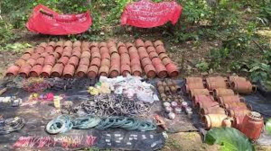 नक्सलियों की बड़ी साजिश फेल: कर्रेगुट्टा पहाड़ी से हथियारों और 5 प्रेशर IED बरामद