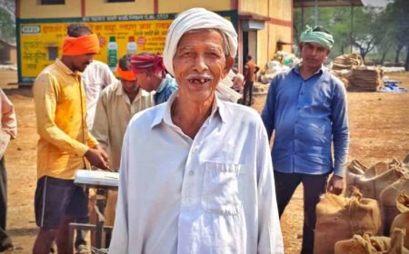 धान विक्रय में हुई सुगमता से प्रसन्नचित है बुजुर्ग किसान कोल्हु राम साहू