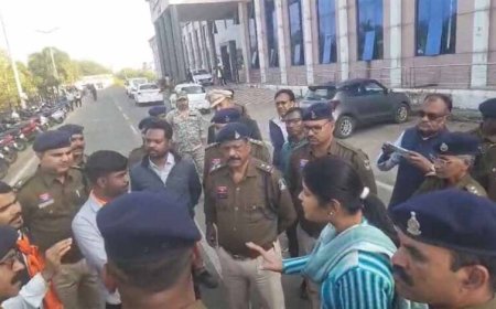 पेड़ पर छात्र को लटकाने का मामला: एबीवीपी का उग्र प्रदर्शन, कलेक्ट्रेट का मेन गेट तोड़ा, SDM बोली – ‘आग लगा दो’