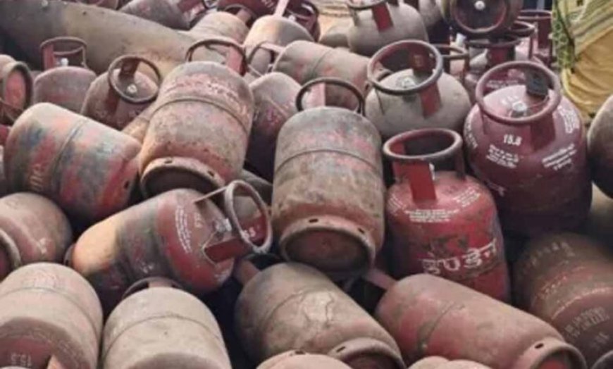 गैस सिलेंडरों से भरा ट्रक पलटा: धमाकों से थर्राया इलाका, लोग घरों से बाहर भागे