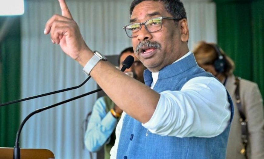 झारखंड की राजनीति में हलचल: पोस्टर हटे, साथी गायब और हेमंत सोरेन दिल्ली रवाना—कुछ तो बड़ा पक रहा है!