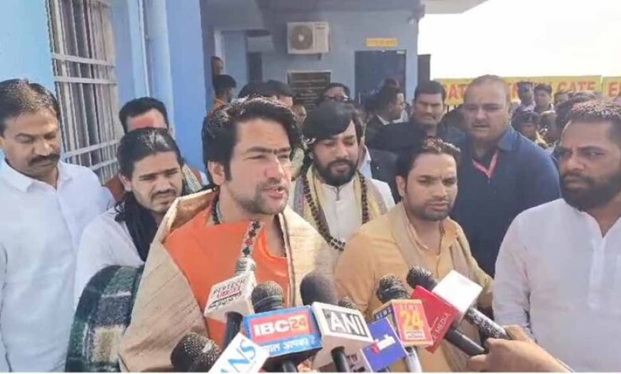 पं. धीरेंद्र कृष्ण शास्त्री ने रायपुर में की धर्मांतरण पर चिंता व्यक्त, कहा- भारत में कैंसर से भी ज्यादा खतरनाक