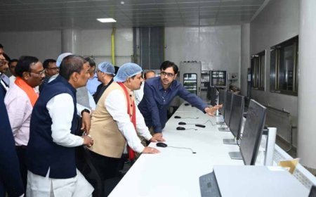 उपमुख्यमंत्री विजय शर्मा और वन मंत्री केदार कश्यप ने किया आधुनिक डेयरियों का निरीक्षण, पशुपालकों-बिहान दीदियों से संवाद