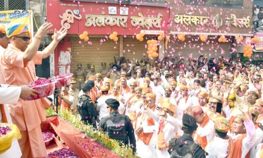 होलिका भस्म की पूजा कर सीएम योगी ने मनाई होली