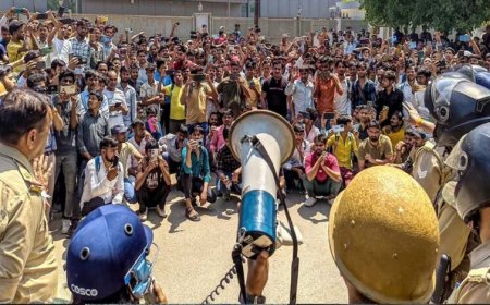 20 हजार सैलरी की डिमांड पर अड़े कर्मचारी, फैक्ट्रियों में काम बंद, पुलिस पर पत्थरबाजी