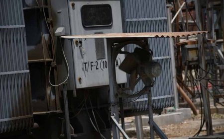 लखनऊ में बिजली संकट,लखनऊ में 20 घंटे तक अंधेरा, भीषण गर्मी में जनता परेशान