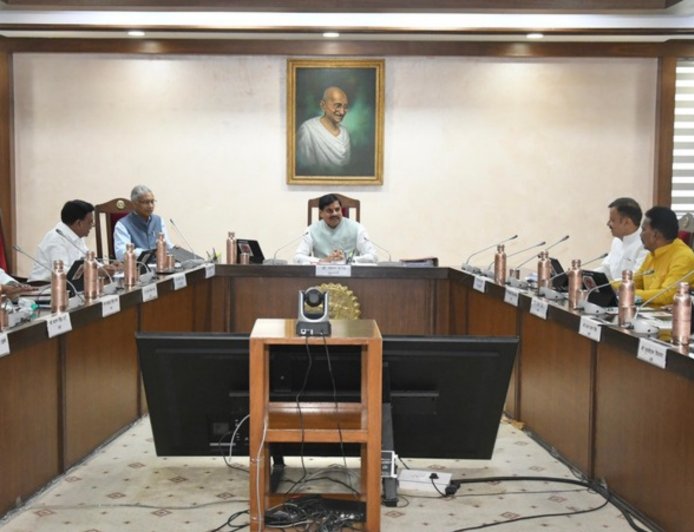 सीएम मोहन यादव का बड़ा फैसला |  भोपाल कैबिनेट के बड़े फैसले: मरीजों के परिजनों को मिलेगा सहारा, स्वास्थ्य और शिक्षा पर हजारों करोड़ का निवेश ! NEW Scheme