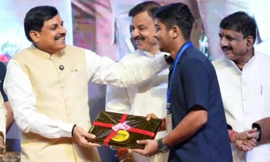 Madhya Pradesh में 1.21 लाख छात्रों को लैपटॉप के पैसे, 75% से अधिक अंक वालों को फायदा