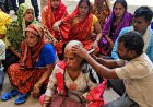 फिरोजाबाद में विकास के दावों की खुली पोल: बीजेपी महिला पार्षद ने पानी संकट से नाराज होकर नगर निगम गेट पर कराया मुंडन, प्रशासन पर उठे सवाल
