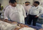 मरीज के पैर दबाकर बोले मंत्री  मुझे फिर विधायक बनाना, MP की राजनीति में बढ़ी हलचल