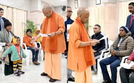 जनता दर्शन में दिखा सीएम योगी का संवेदनशील अंदाज, इलाज के लिए पहुंची महिला की फरियाद सुन तुरंत अफसरों को दिए मदद के निर्देश